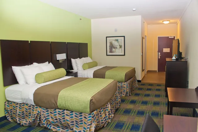 جناح بسريرين كوين، Best Western Plus Pratt 2/3