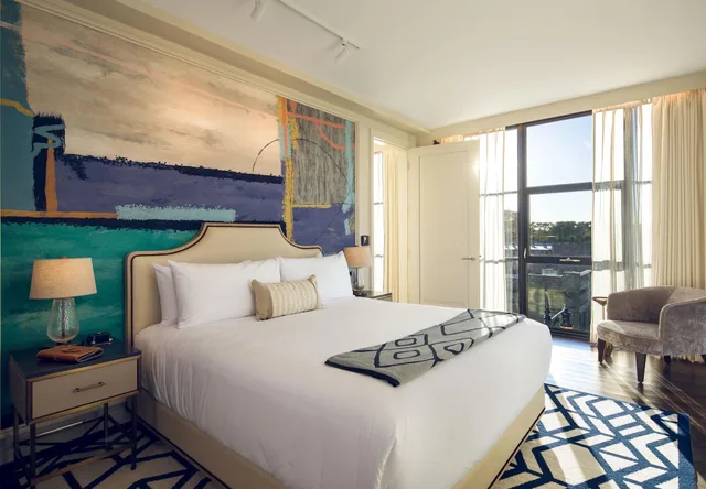 Renovated, Suite، Sophy-Hyde Park 1/1