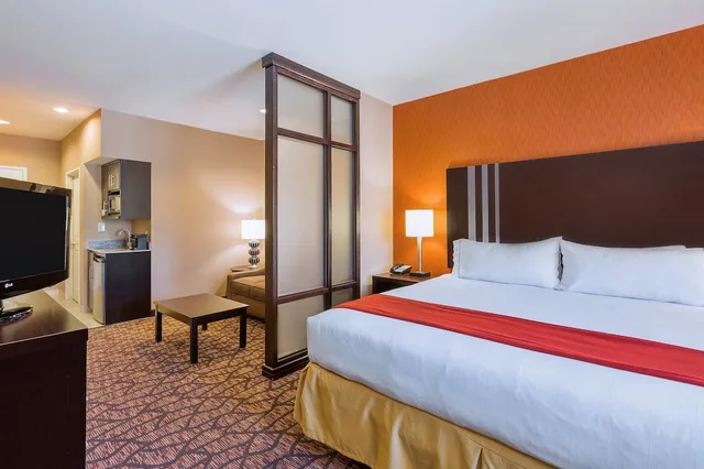 غرفة قياسية بسريرين كوين، Holiday Inn Express Hotel And Suites Alpine Southeast 1/5