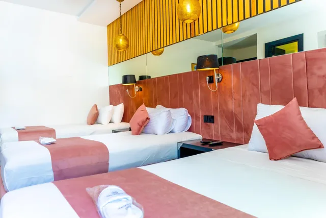 غرفة ثلاثية، Hotel Les Ambassadeurs 7/10