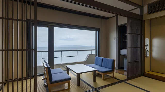 غرفة بأرضية تاتامي في المبنى الرئيسي، Awajishima Kanko Hotel 1/1
