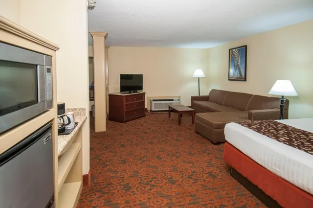جناح تنفيذي، Governors Suites Hotel 3/7