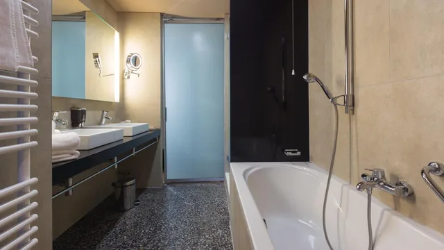 جناح، Sotelia Hotel 8/10