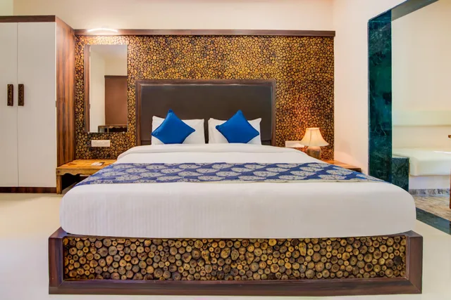 Family, Queen Bed, Club Mahindra Netrang 1/1