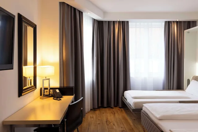 غرفة عائلية بسريرين منفصلين مع أريكة، Scandic Berlin Kurfurstendamm 4/6