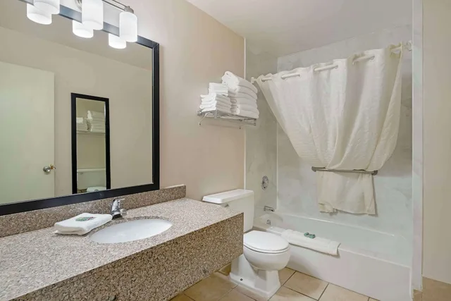 Standard, 2 King Beds, Sofa, Large, Best Western Green Bay Inn Conference Center 2/2