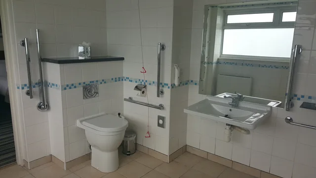 غرفة قياسية بسرير مزدوج وسرير فردي لذوي الإعاقة، Holiday Inn Derby Nottingham M1 J25 4/6