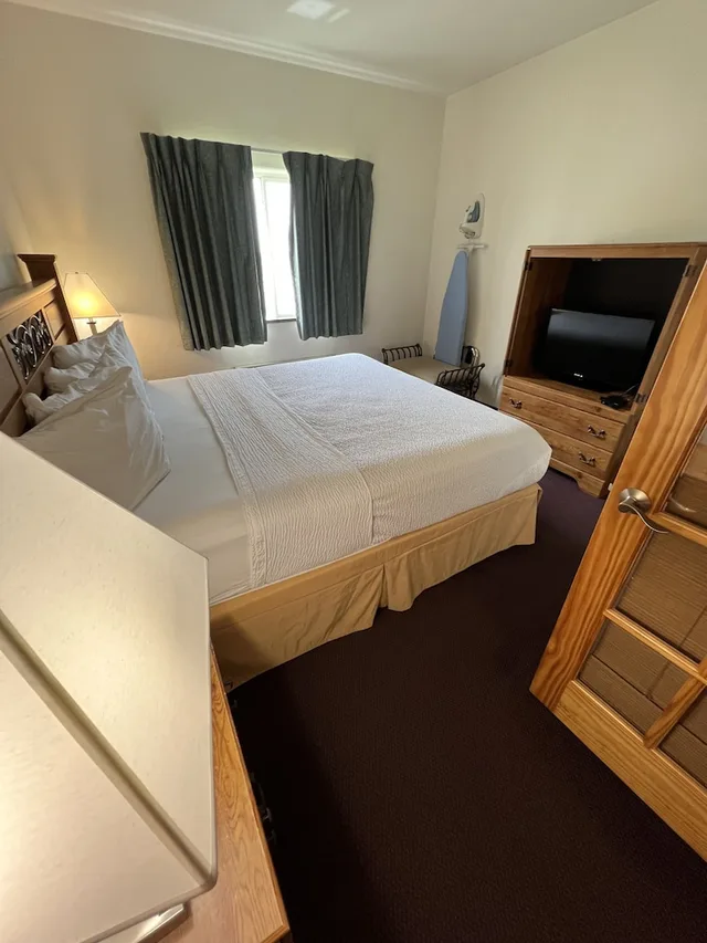 جناح سيغنتشر بسرير كينج، FairBridge Inn & Suites Williston, ND 2/3