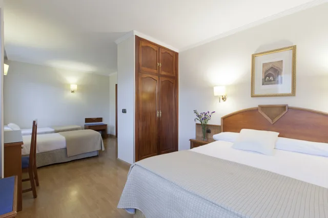 غرفة عائلية بأربعة أسرّة، Alixares Hotel 4/10