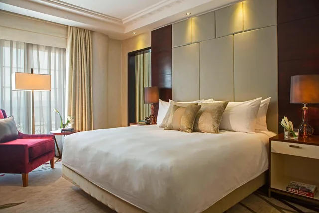 جناح رئاسي مع دخول صالة النادي، Renaissance Cairo Mirage City Hotel 1/5