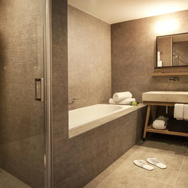 غرفة سوبيريور بسرير كينج بإطلالة جزئية على البحر، Hotel Excelsior Dubrovnik 8/8