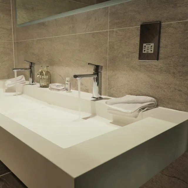 جناح كبير، The Hotel at Mill Farm 6/7