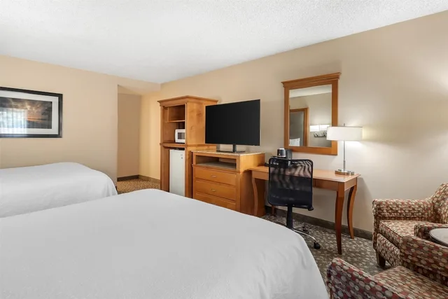 Standard, 2 Queen Beds, Ground Floor, Best Western Plus Oak Harbor Hotel & Conference Center 5/10