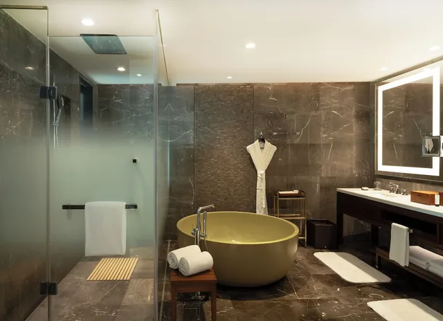 جناح غراند بسرير كينج بشرفة، GRAND HYATT KOCHI BOLGATTY 7/8