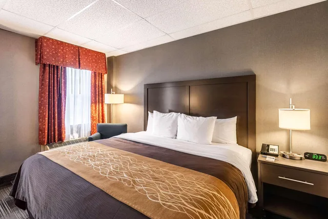 Room, King Bed, Comfort Inn Ballston 1/3