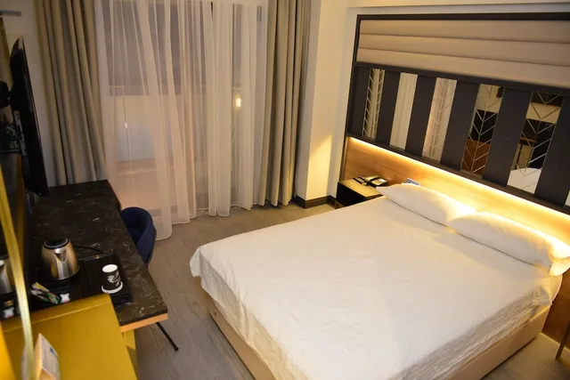 غرفة قياسية بسريرين منفصلين، Oasis Hotel 1/5