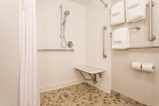 غرفة قياسية بسرير كينج لذوي الإعاقة، Holiday Inn Express Hotel And Suites Wilmington University Center 3/3