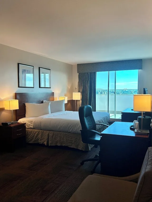 Deluxe, King Bed, Balcony, LIC Manhattan View Hotel 2/2