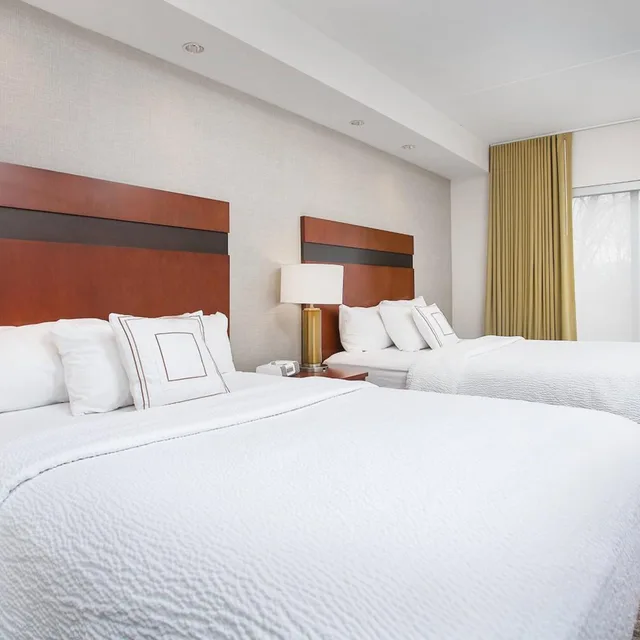 جناح بسريرين كوين مع سرير سحّاب إضافي مع أريكة لذوي الإعاقة، Springhill Suites Pigeon Forge 1/7