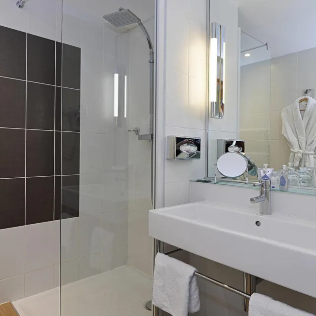 غرفة قياسية بسرير مزدوج بشرفة، Hotel Mercure Toulon La Seyne-Sur-Mer 9/9