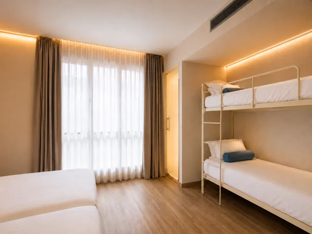 غرفة قياسية رباعية، Petit Palace Plaza Espana 5/10