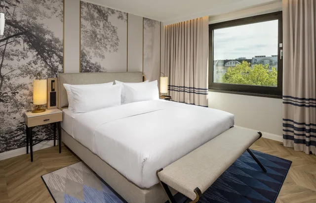 جناح ركني بسرير كينج بغرفة نوم واحدة، DoubleTree by Hilton Berlin Ku’damm 1/2