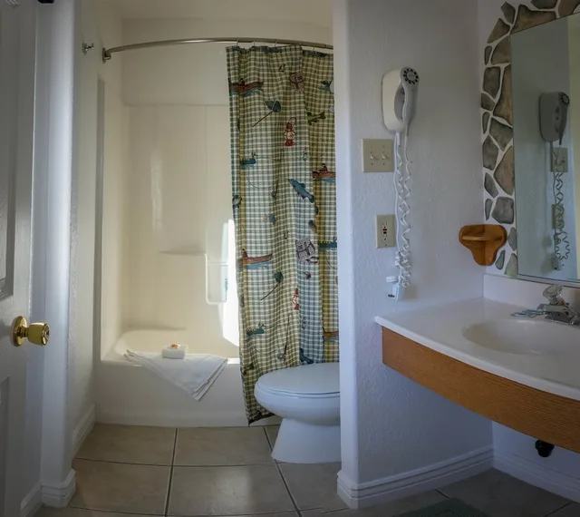 Cave, Futon Bed, King Bed, Single Bed، Bryce Trails Bed and Breakfast 4/4