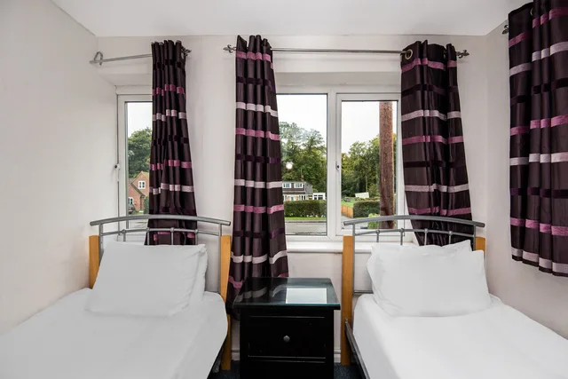 غرفة قياسية بسريرين منفصلين، OYO Chriss Motel 4/10