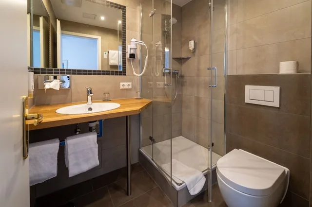 غرفة قياسية بسرير كوين، HOTEL WÜRTTEMBERGER HOF 10/10