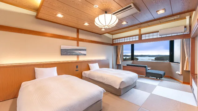غرفة يابانية قياسية بسريرين منفصلين بإطلالة على البحر، Ooedo Onsen Monogatari Shima Saichoraku 1/1