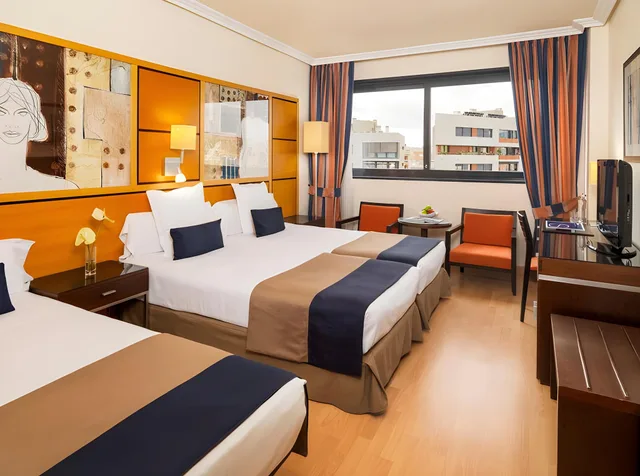 غرفة بسرير مزدوج أو سريرين منفصلين، H10 Marina Barcelona 2/3
