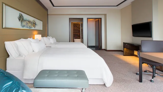 Premier, Twin Beds, The Westin Singapore 1/1
