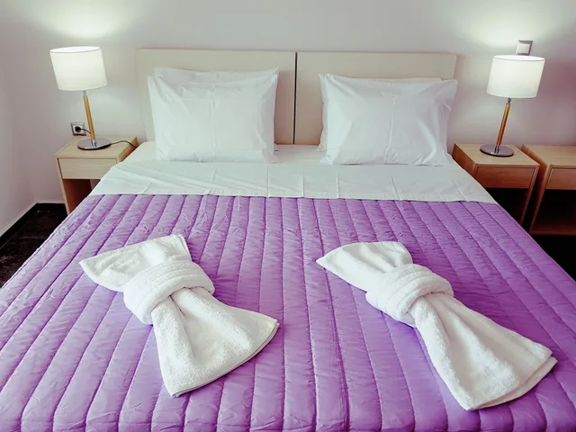 غرفة سوبيريور ثلاثية بسرير كوين وسرير فردي بإطلالة على الشاطئ، La Luna Hotel 3/5