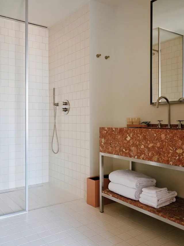 جناح بسرير كينج، The Standard, Brussels 2/5