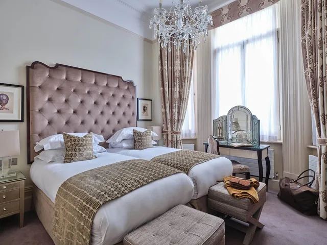 شقة كبيرة بسريرين منفصلين بغرفتي نوم، The Apartments by The Sloane Club 2/10