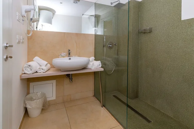 Classic, Double Bed, Sofa, Zeus Residence Hotel 3/4