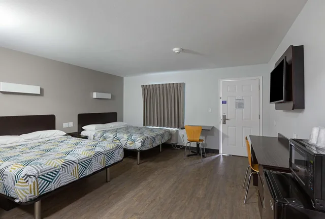 2 Queen Beds - Mobil Access Tub Nsmk Micfridg، Motel6 Show Low, AZ 4/10