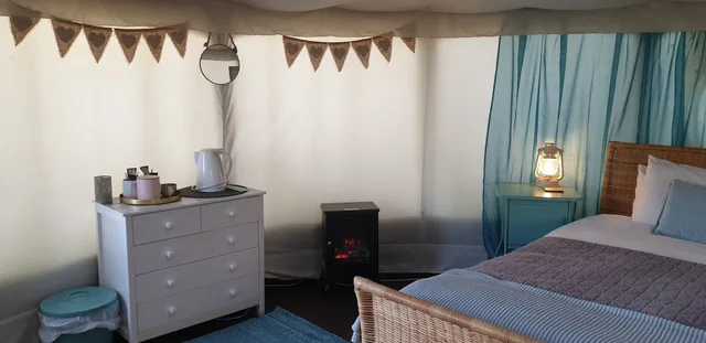 tent, shared bathroom, The Little Hide - Grown Up Glamping 4/10