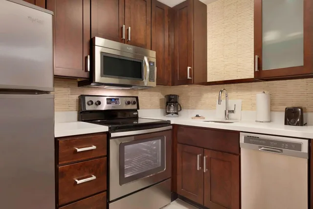 جناح بسريرين كينج بغرفتي نوم مع أريكة، Residence Inn San Angelo 3/4