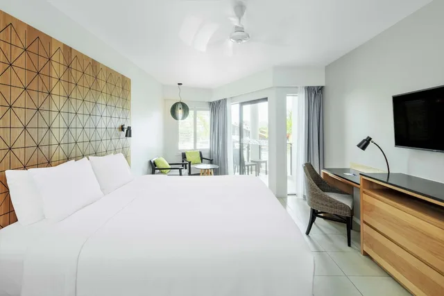 غرفة قياسية بسرير كينج بإطلالة على الحديقة، Radisson Blu Resort Fiji Denarau Island 1/6