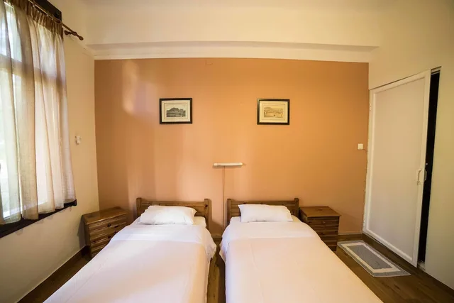 غرفة بسريرين منفصلين بحمام خاص، Tempi Hotel 1/6