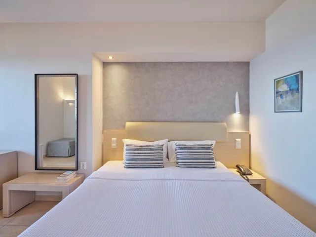 غرفة مزدوجة بسريرين منفصلين بإطلالة على البحر، Sitia Beach City Resort and Spa 3/10