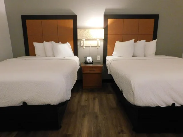 غرفة سوبيريور بسرير كوين بحوض استحمام لذوي الإعاقة، La Quinta Inn Suites Winston Salem 3/4