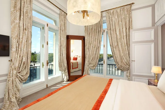 Junior Suite, King Bed, Eiffel View، Hotel Regina Louvre 4/10