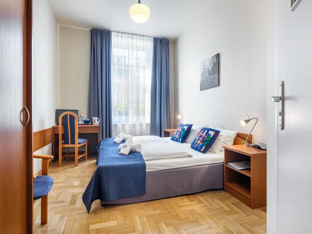 Room, Double Bed, Private Bathroom, Kosmopolita Rooms Apartments Krakow 6/10