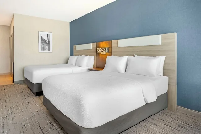Standard, 2 Queen Beds, River View, Extra Floor Space، Holiday Inn Express Hotel Suites Astoria 1/5