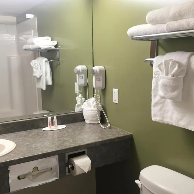 جناح بجاكوزي، Super 8 By Wyndham Amherst NS 3/6