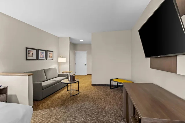 جناح بسرير كينج، Comfort Suites Edinboro 4/6