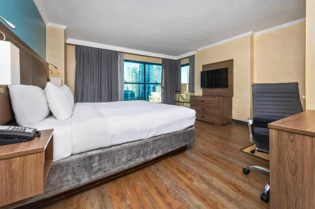 Upgrade, Efficiency, King Bed، Grand Park Hotel & Suites Downtown Vancouver, Ascend Hotel Collection 2/3