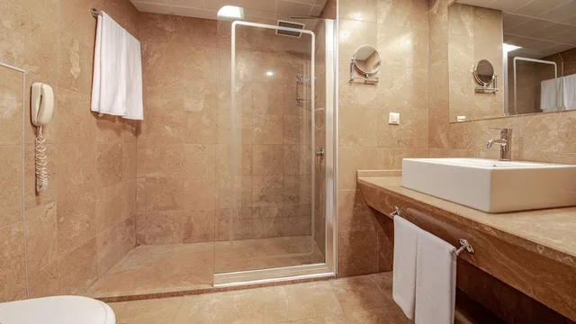 غرفة قياسية بسريرين منفصلين بإطلالة على المدينة، Faros Premium Beach - Adults Only (16+) 5/5